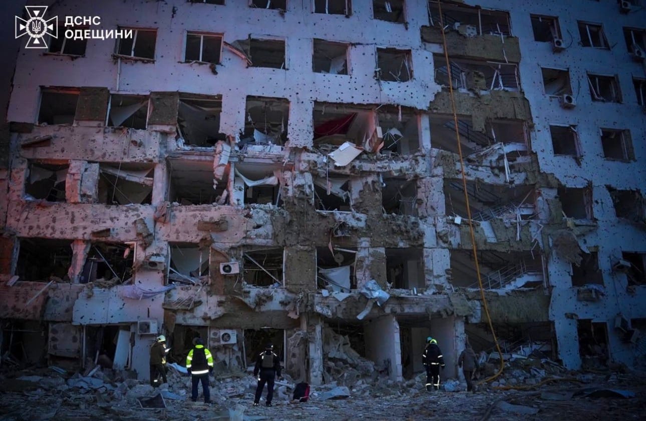 Russia launches massive attack on Ukraine as country faces shortage of air defense systems