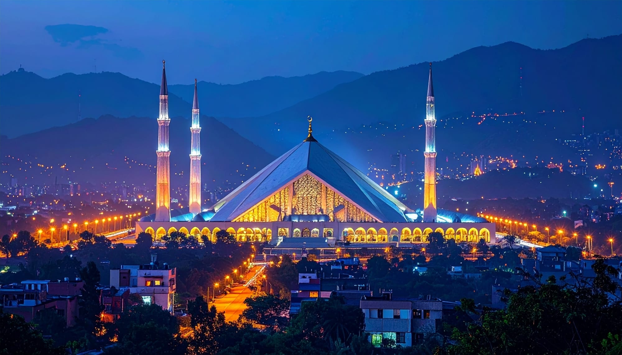 US and Iran Hold Peace Talks in Islamabad Today