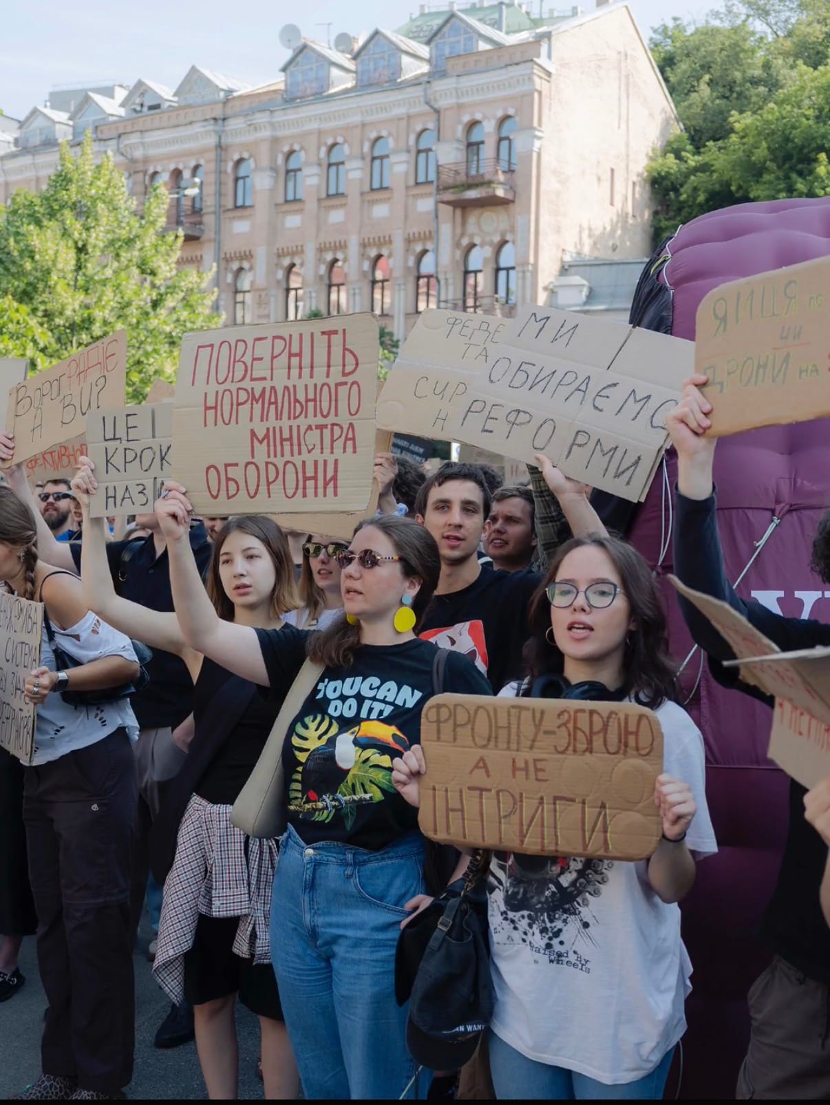 A new government reshuffle triggers protests in Ukraine