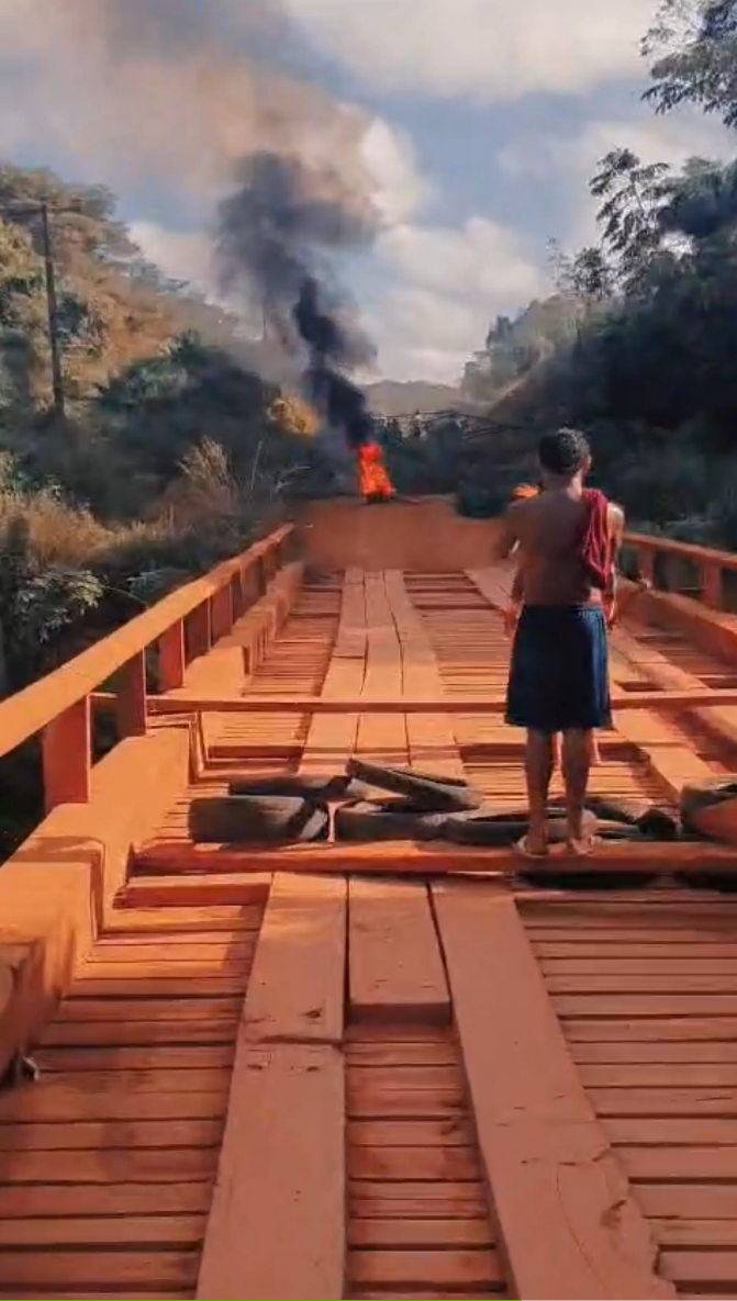 This highway makes the Assurini hungry. So they closed it.